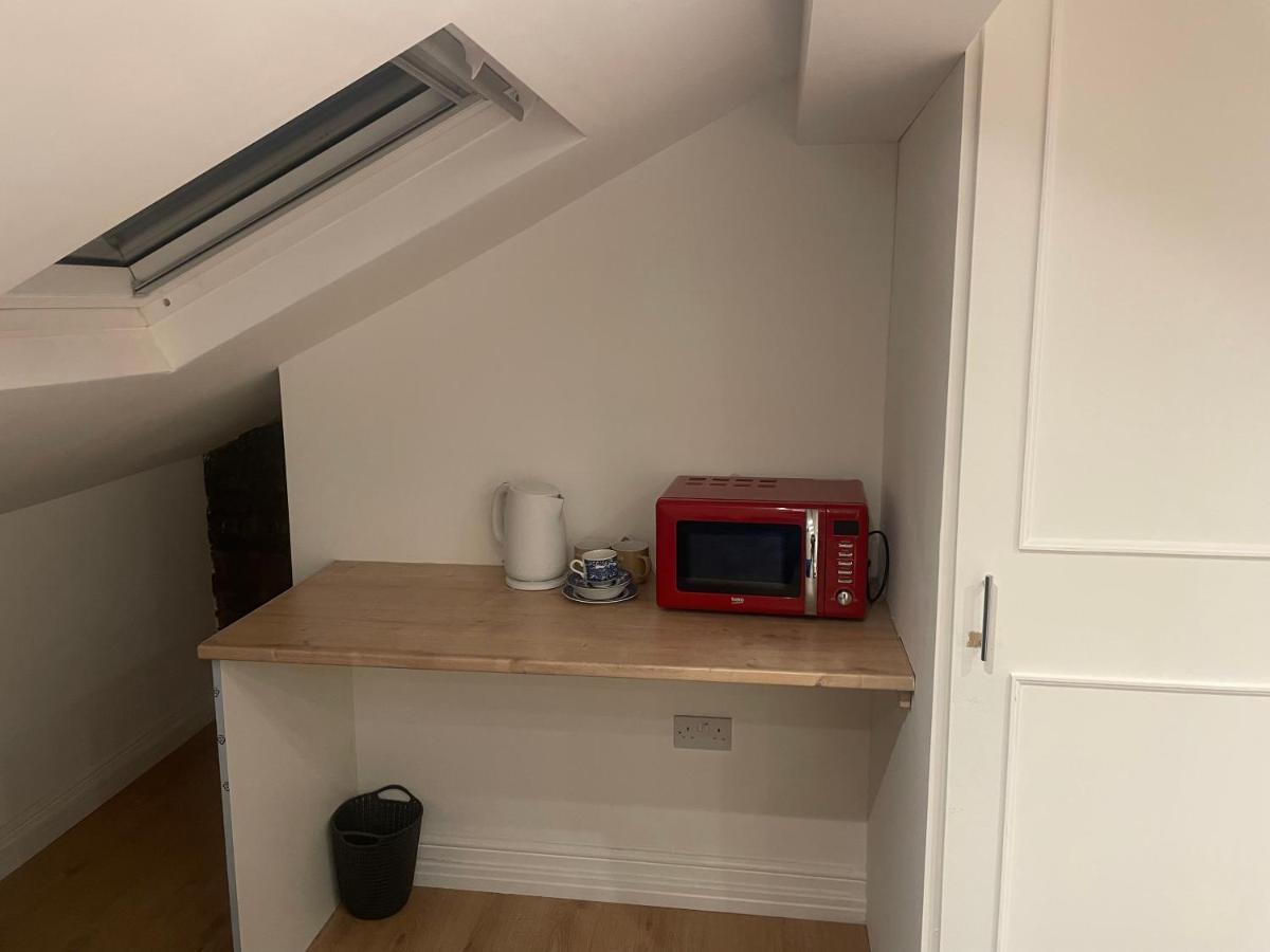 Quarto em Acomodações Particulares Beautiful Loft With En-suit In A Family House, Londres