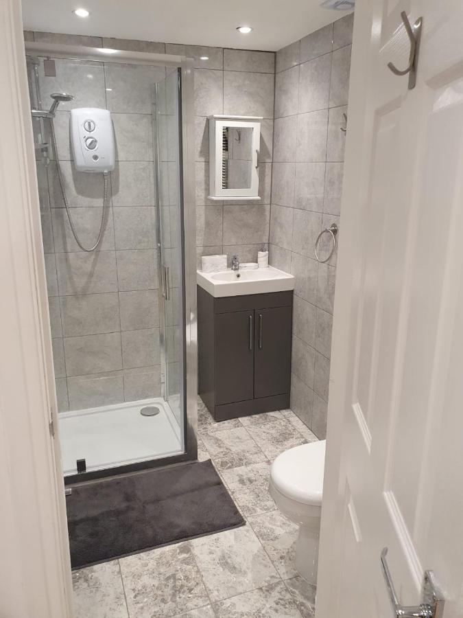 Quarto em Acomodações Particulares Beautiful Loft With En-suit In A Family House, *